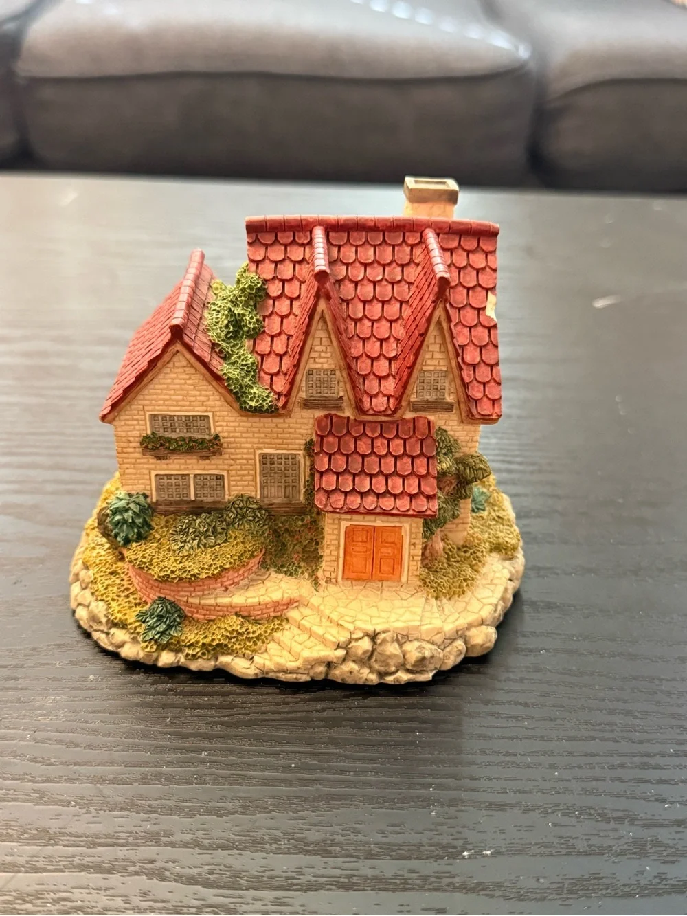 Olde England's Classic Cottages The Kent Painted Resin Cottage House Signed 1972